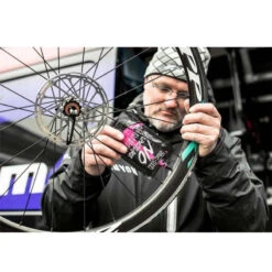 Liquide Préventif Anti-Crevaison MUC-OFF (140 Ml) -Messi Boutique liquide preventif anti crevaison muc off 140 ml 3